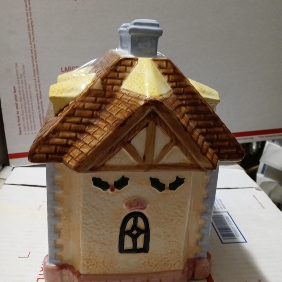 🏩 PIER 1 Vintage Large Cookie House Jar🏫 A FABULOUS GIFT GIVING ITEM.🏤 - Picture 3 of 13